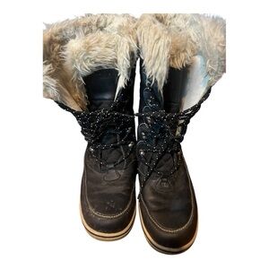 Helly Hansen Black and Cream Winter Boots